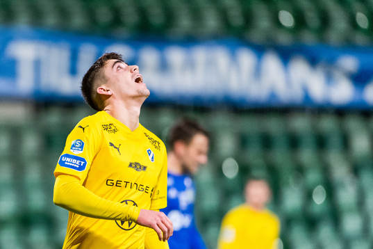 Halmstads Emil Tot Wikström reagerar