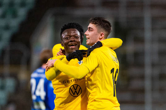 Halmstads Thomas Boakye jublar med målskytten till 0-4
