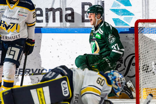 Färjestads Adam Ginning jublar