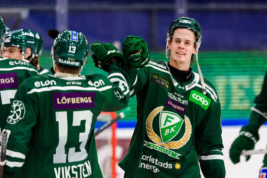 Färjestads Daniel Viksten och Carl Jakobsson jublar