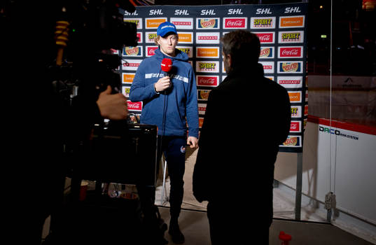 Oskarshamns Oscar Sundh blir intervjuad av Cmore