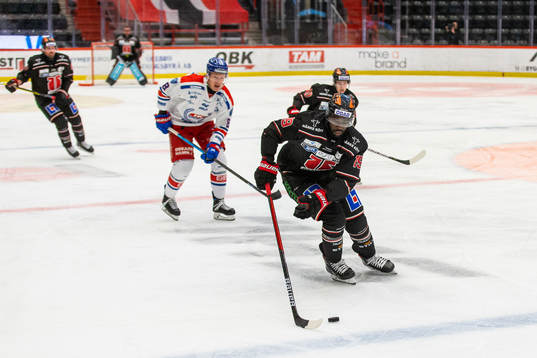 Oskarshamns Fredrik Olofsson och Örebros Daniel Muzito