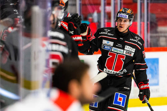 Örebros Oliver Eklind jublar