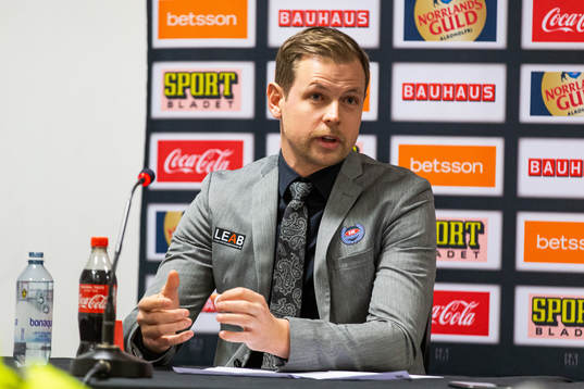 Oskarshamns tränare Martin Filander på presskonferensen