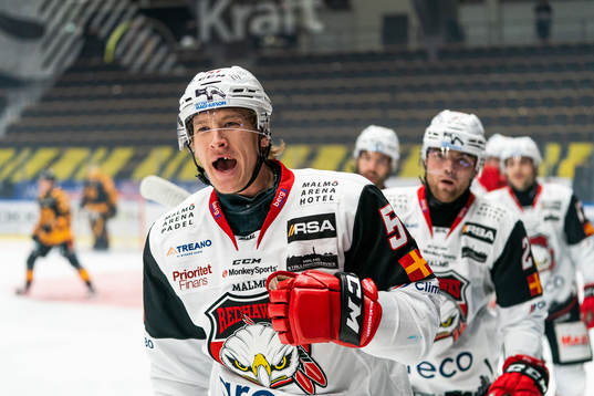 Malmö Redhawks Emil Sylvegård jublar