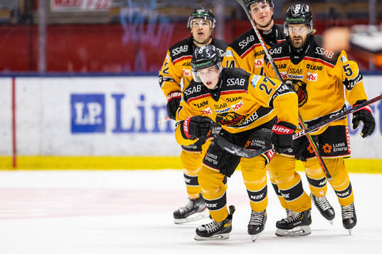 Luleås Nils Lundkvist jublar