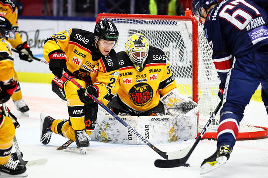 Luleås Erik Gustafsson  och målvakt David Rautio
