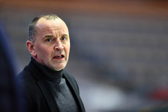 Luleås tränare Thomas Berglund reagerar