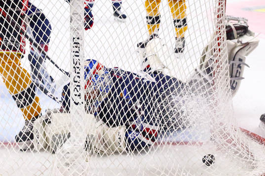 Linköpings målvakt Niklas Lundström vid mål 1-3 av
