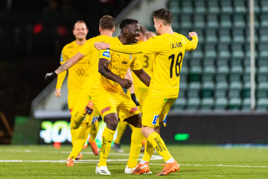 Halmstads Alhassan A Haestad Kamara och Emil Tot Wikström