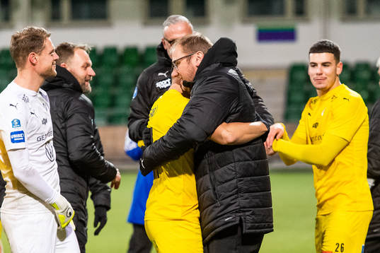 Halmstads tränare Magnus Haglund jublar