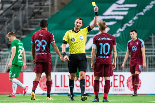 domare Andreas Ekberg ger Malmö FFs Anders Christiansen