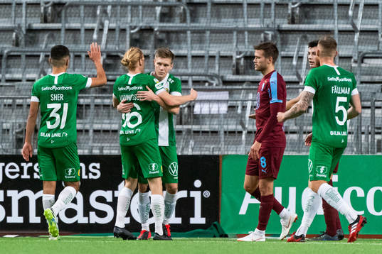 Hammarbys Gustav Ludwigson jublar med målskytten till 1-1