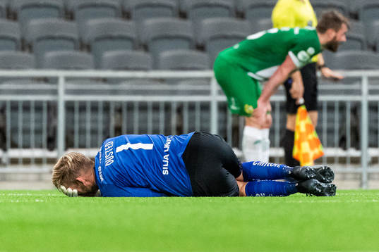 Hammarbys målvakt David Ousted har ont