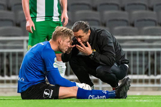 Hammarbys målvakt David Ousted ses om