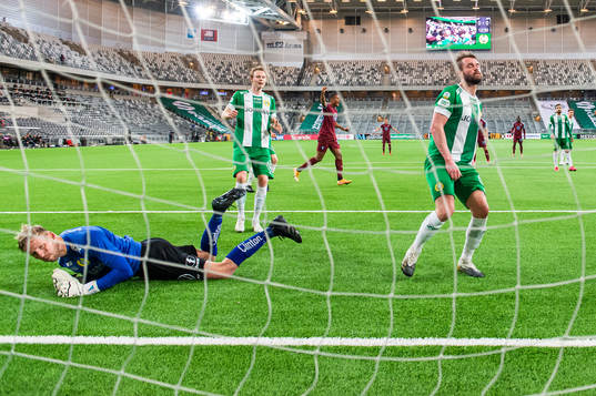 Hammarbys målvakt David Ousted och Mads Fenger Nielsen