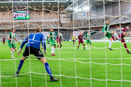Hammarbys Mads Fenger Nielsen gör självmål till  0-1