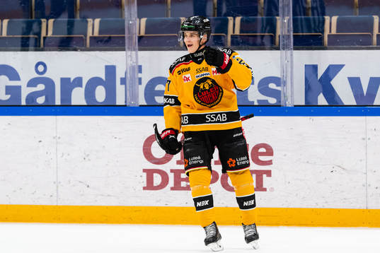 Luleås Nils Lundkvist jublar