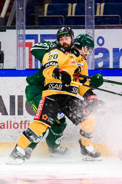 Färjestads Oskar Bäck och Luleås Jack Connolly