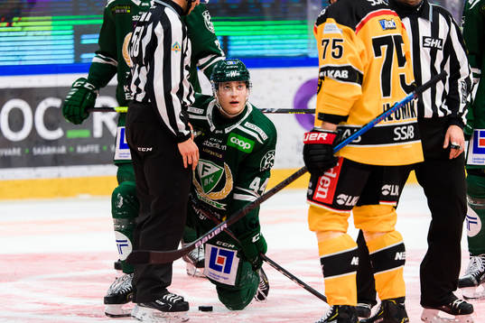 Färjestads Jacob Peterson blir utvisad