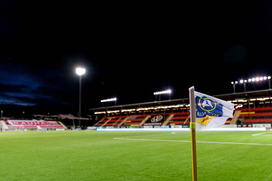 Flagga med Allsvenskans logo på