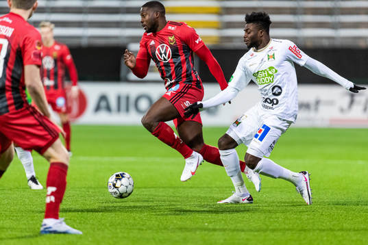 Östersunds Isak Ssewankambo och Varbergs Gideon Mensah