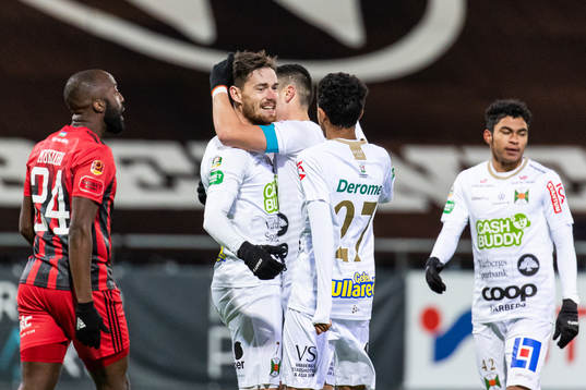 Varbergs Robin Tranberg jublar med Astrit Selmani och