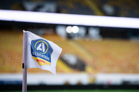 Hörnflagga med Allsvenskans logga samt DHL