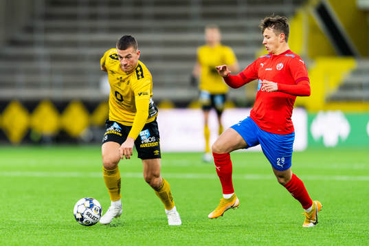 Elfsborgs Simon Olsson och Helsingborgs Joseph Ceesay