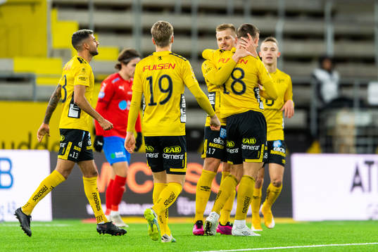 Elfsborgs Per Frick jublar med Simon Olsson