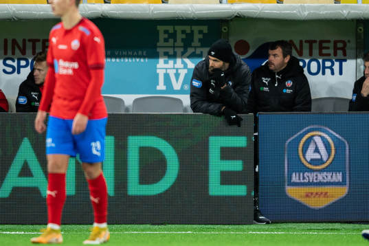 Helsingborgs tränare Olof Mellberg deppar