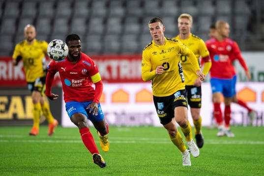 Elfsborgs Simon Olsson och Helsingborgs Mohammed Abubakari