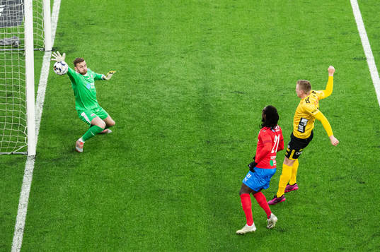 Helsingborgs målvakt Alexander Nilsson och Elfsborgs Per