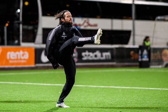 Brages Robbin Sellin värmer upp