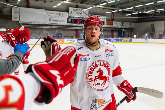 Trojas Emil Eriksson jublar
