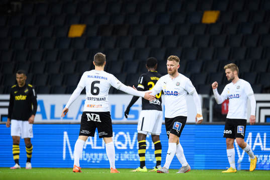 Örebros Benjamin Hjertstrand och Michael Almebäck jublar