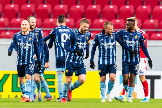 Djurgårdens Kalle Holmberg jublar med lagkamrater