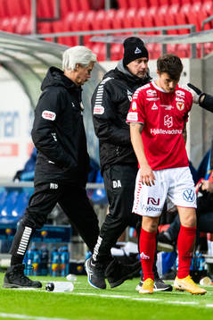 Kalmars tränare Nanne Bergstrand och Adrian Edqvist deppar