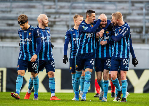 Djurgårdens Curtis Edwards jublar
