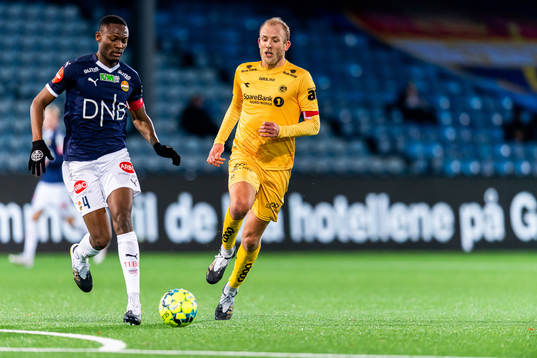 Tchamba Bangou of Strømsgodset and Vegard Leikvoll Moberg
