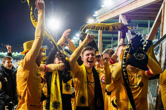 Alfons Sampsted and players of Bodø/Glimt celebrate