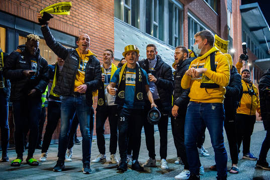 Hugo Vegard Vetlesen and the players and staff of