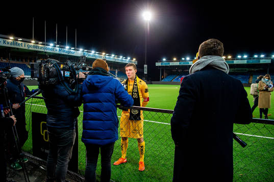 Alfons Sampsted of Bodø/Glimt talks to the media