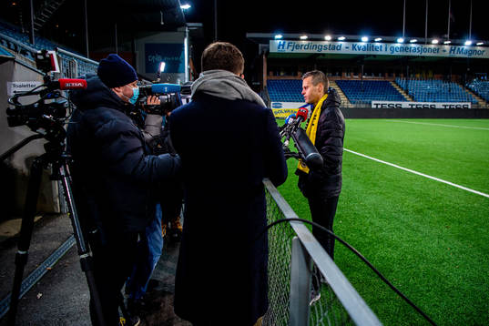 Kjetil Knutsen, head coach of Bodø/Glimt, talks to the