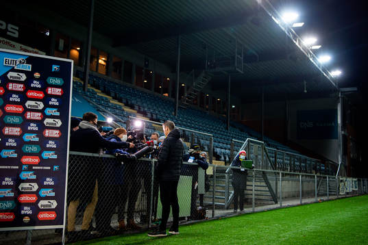 Kjetil Knutsen, head coach of Bodø/Glimt, talks to the