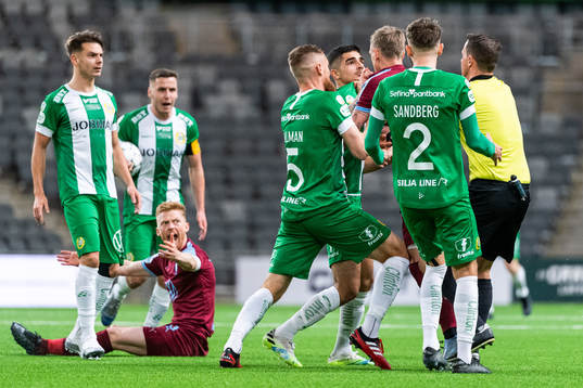 Irriterat mellan Malmö FFs Sören Rieks och Hammarbys
