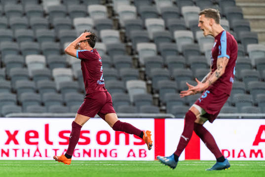 Malmö FFs Eric Larsson deppar