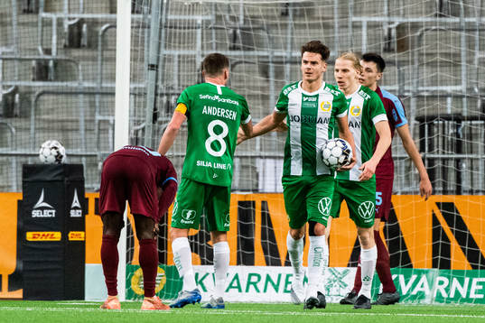 Hammarbys Jeppe Andersen jublar med målskytten till 2-2