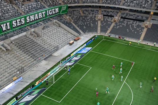 Malmö FFs Anders Christiansen skjuter 1-2 bakom Hammarbys