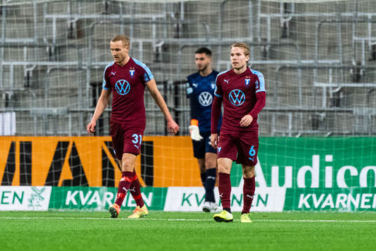 Malmö FFs Oscar Lewicki och Franz Brorsson deppar